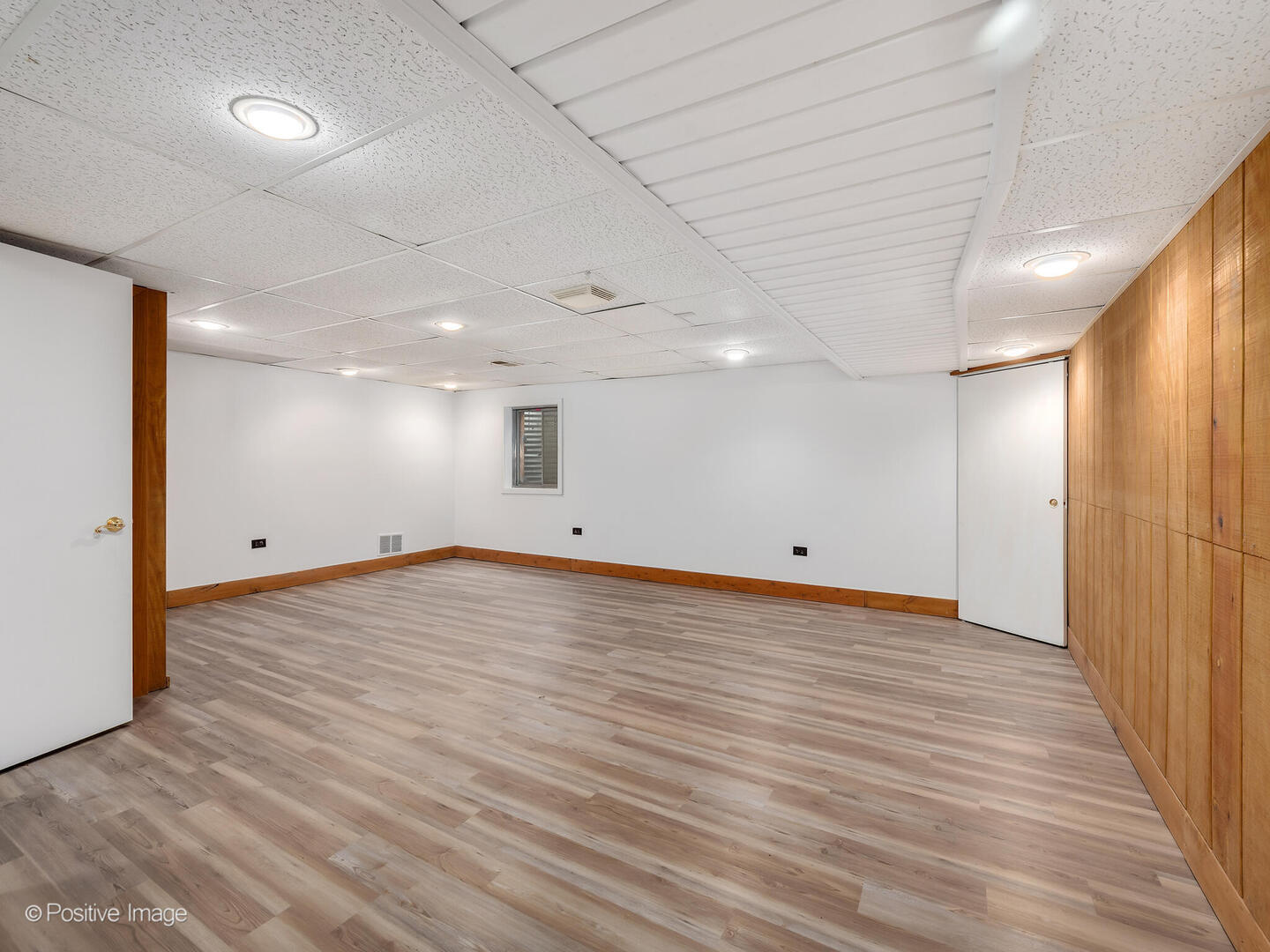 285 E 1st Street, Elmhurst, IL 60126