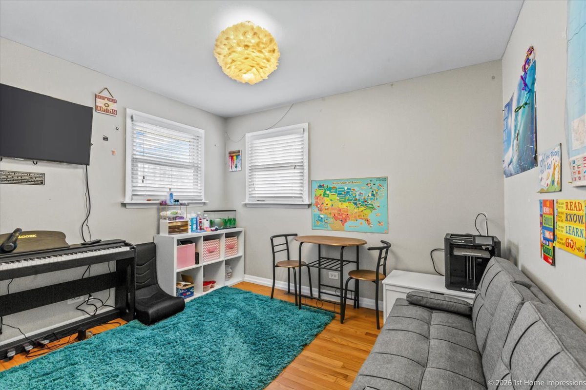 8836 W 93rd Place, Hickory Hills, IL 60457