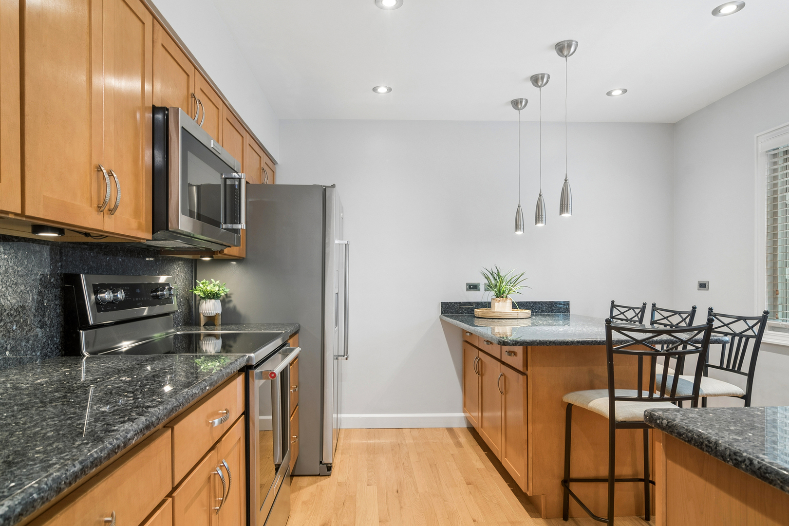 934 N Wheeling Road, Mount Prospect, IL 60056