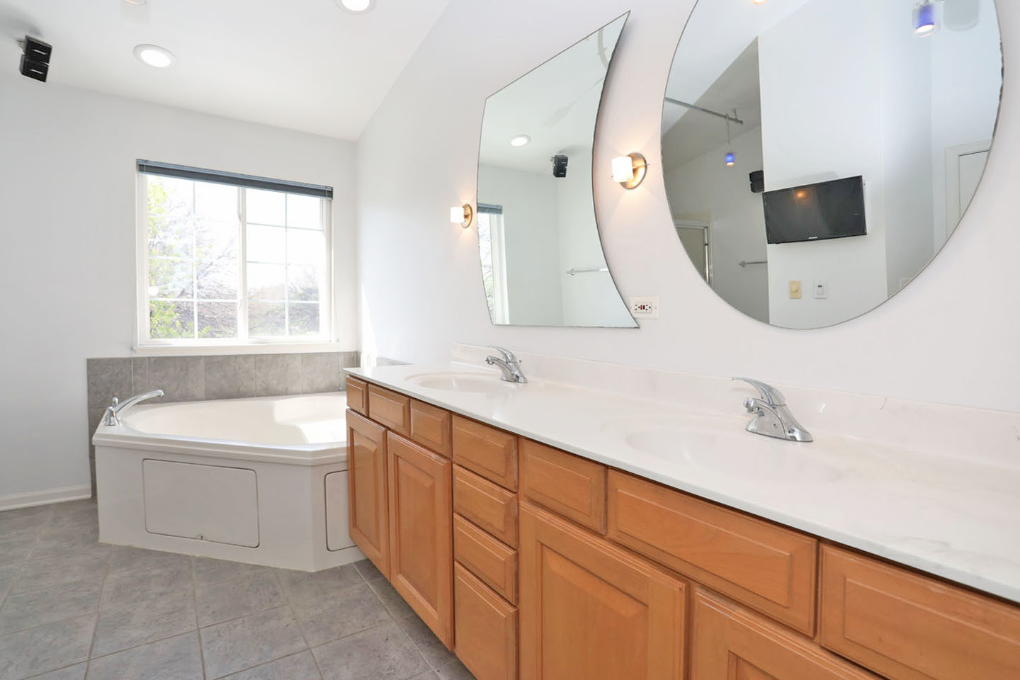 829 Clover Ridge Lane, Itasca, IL 60143