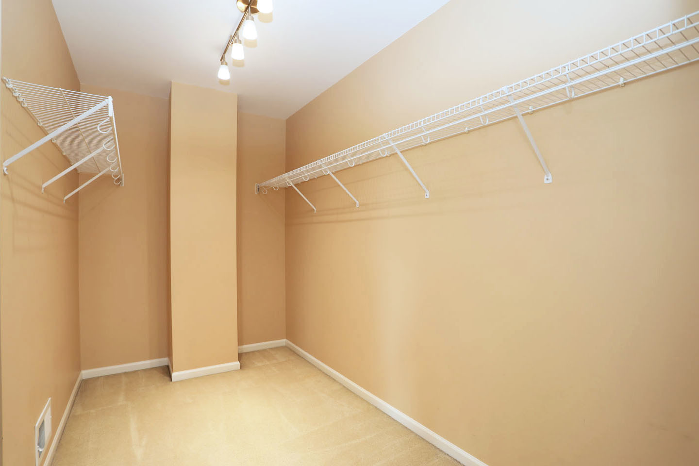 829 Clover Ridge Lane, Itasca, IL 60143