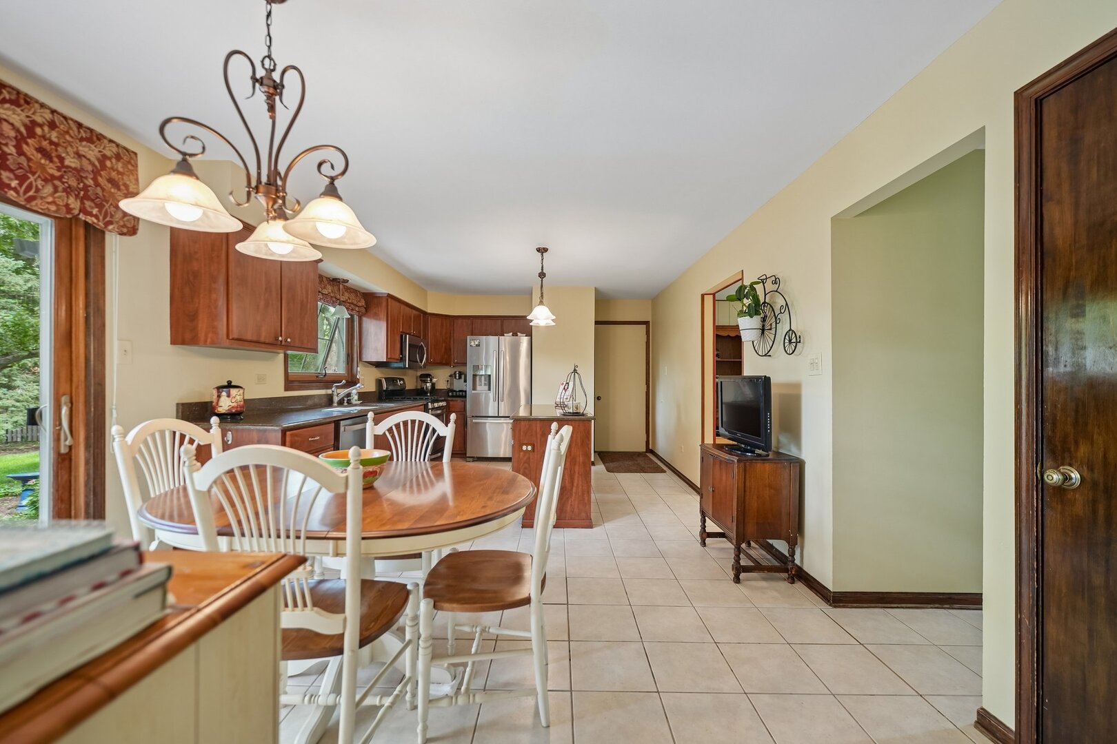 737 Clovetree Court, Naperville, IL 60540