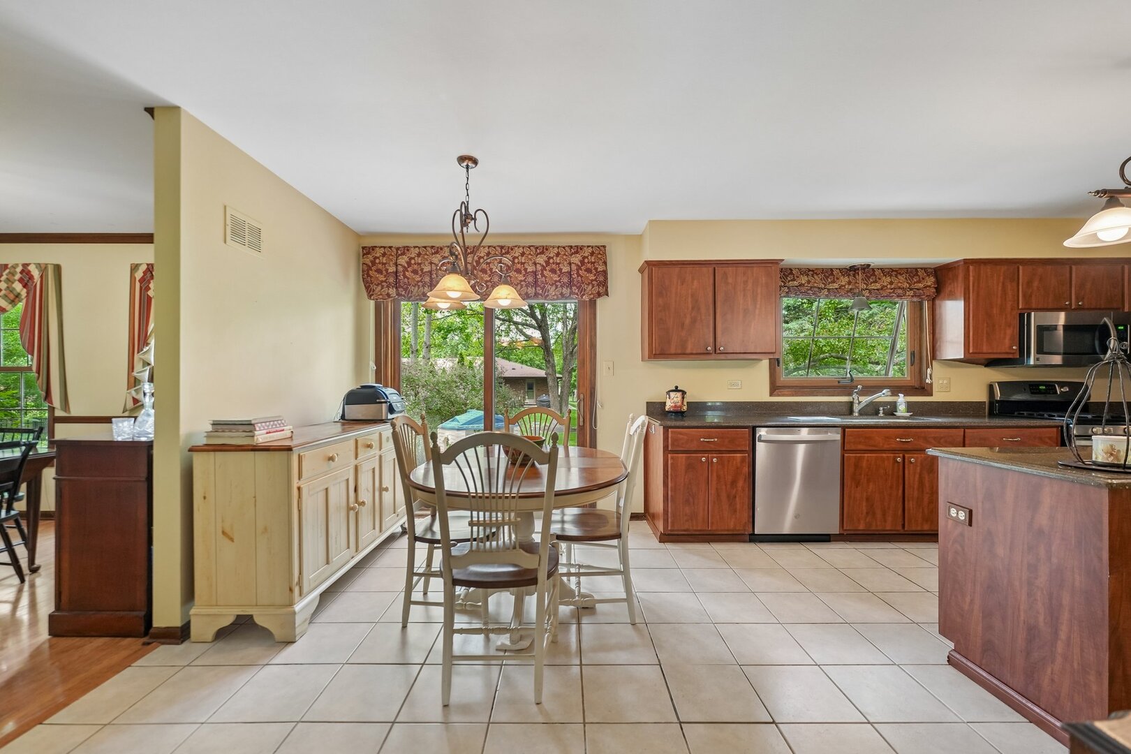 737 Clovetree Court, Naperville, IL 60540