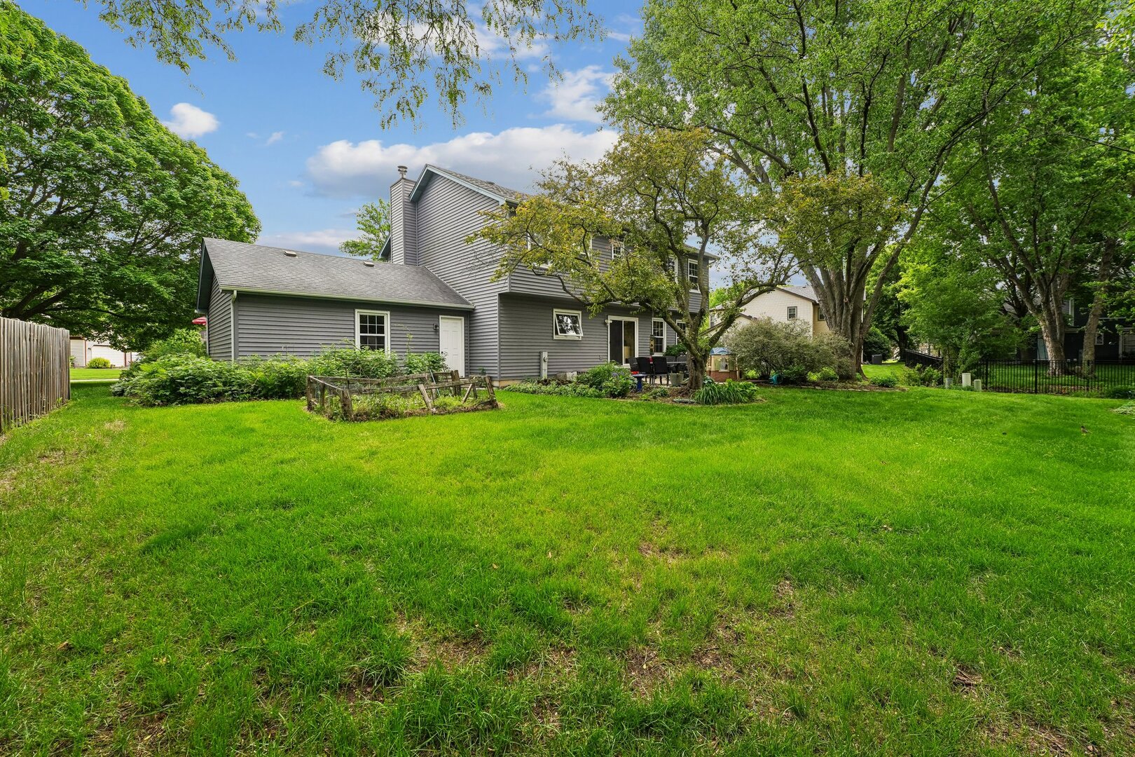 737 Clovetree Court, Naperville, IL 60540