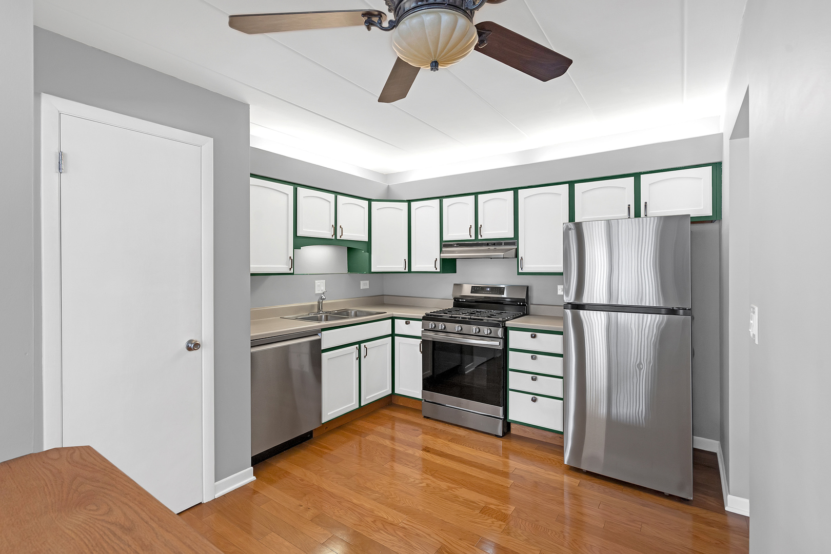 659 S Des Plaines River Road #2A, Des Plaines, IL 60016