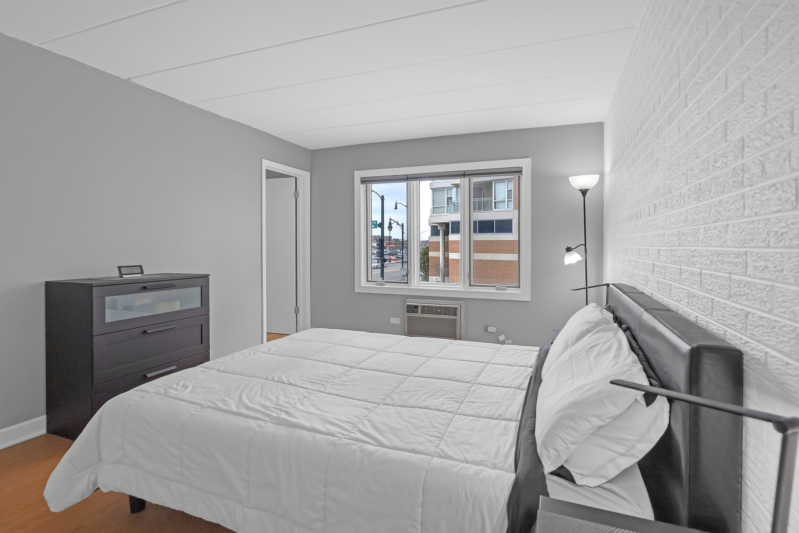 659 S Des Plaines River Road #2A, Des Plaines, IL 60016