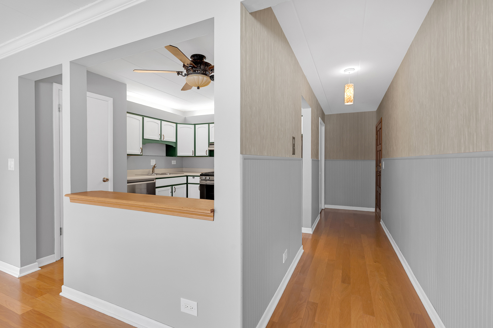 659 S Des Plaines River Road #2A, Des Plaines, IL 60016