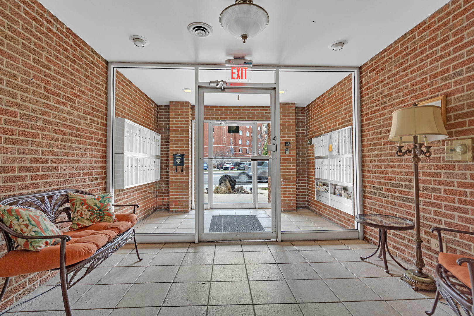 659 S Des Plaines River Road #2A, Des Plaines, IL 60016