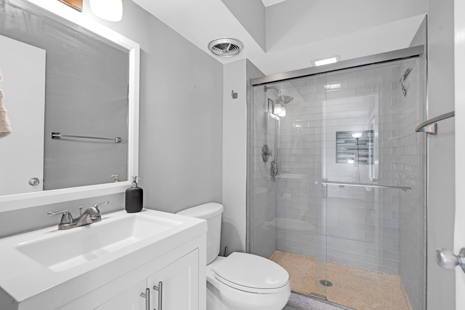 659 S Des Plaines River Road #2A, Des Plaines, IL 60016