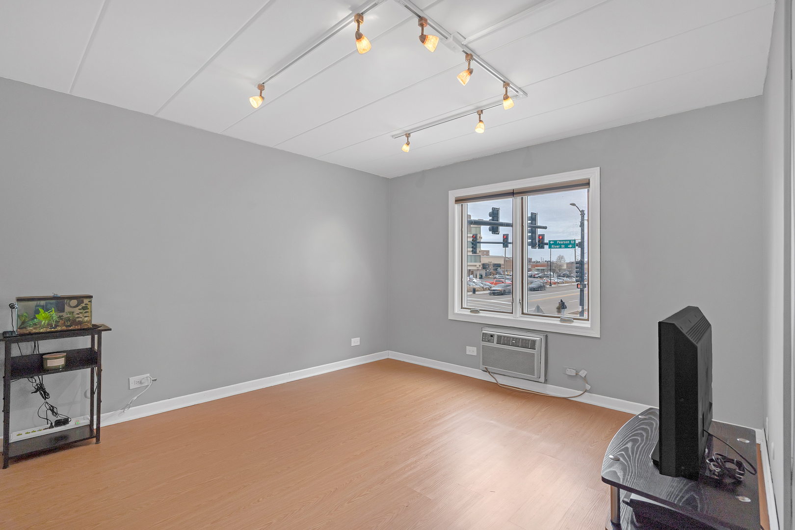 659 S Des Plaines River Road #2A, Des Plaines, IL 60016