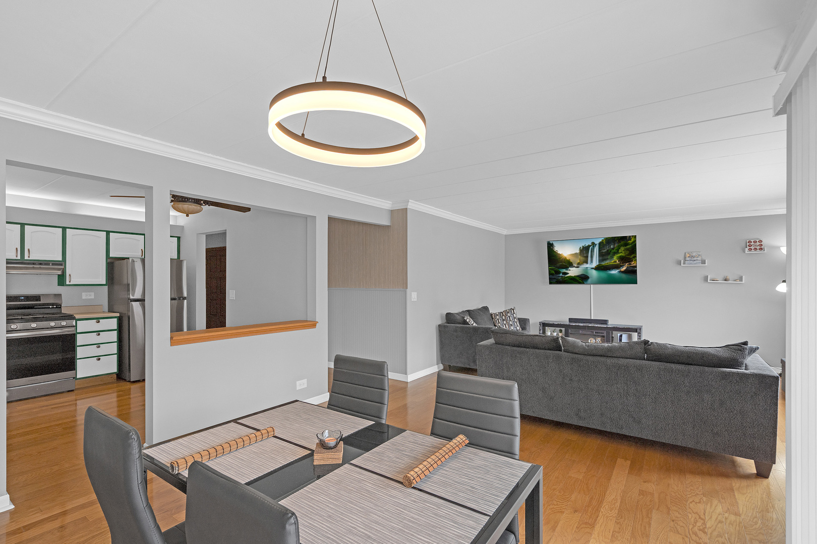 659 S Des Plaines River Road #2A, Des Plaines, IL 60016