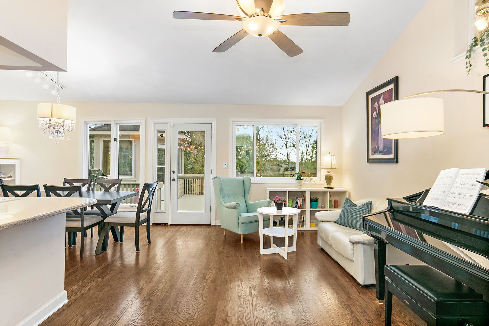 4931 CARRIAGE Drive, Gurnee, IL 60031