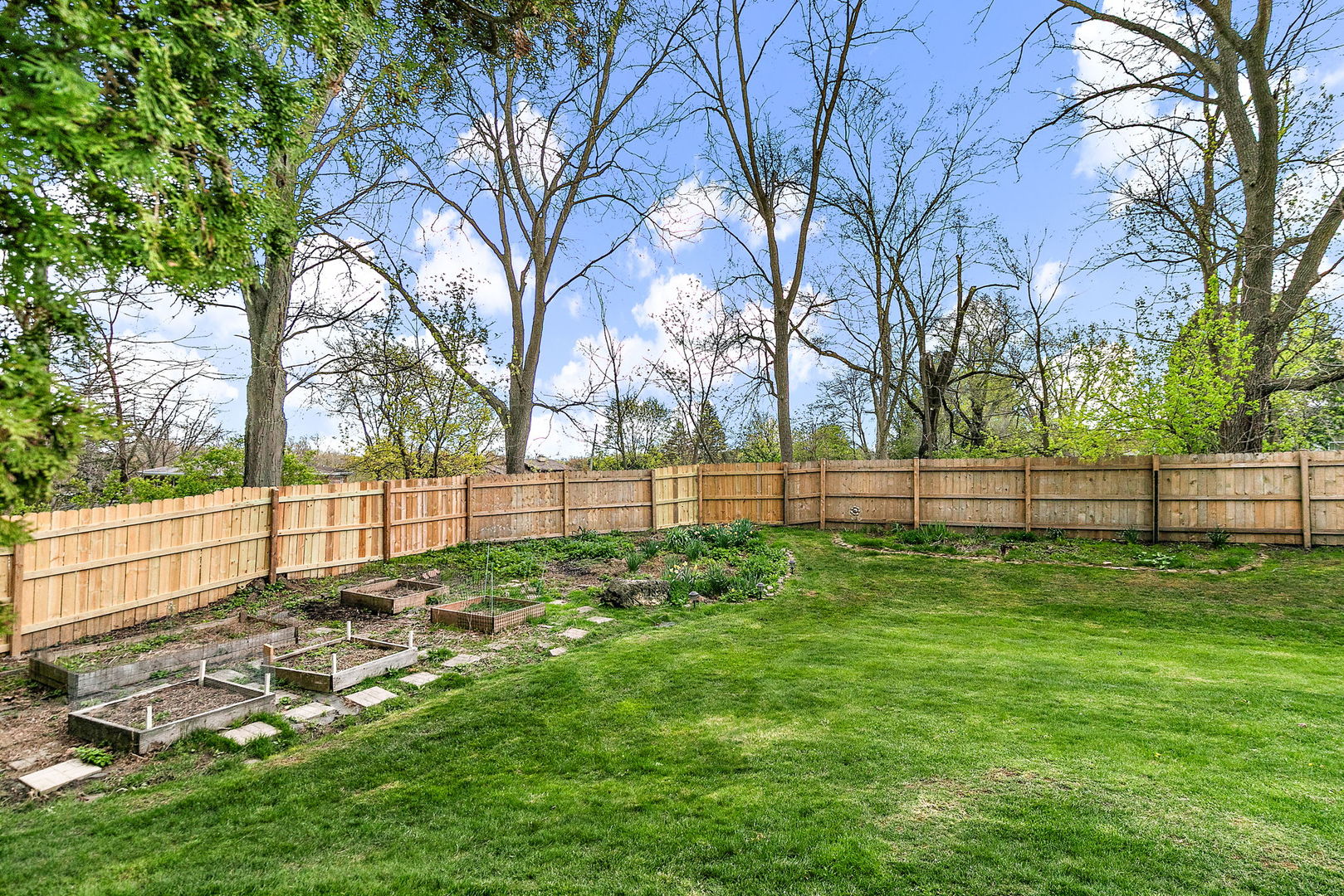 4931 CARRIAGE Drive, Gurnee, IL 60031