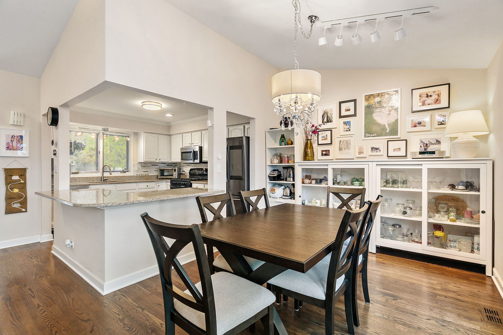 4931 CARRIAGE Drive, Gurnee, IL 60031