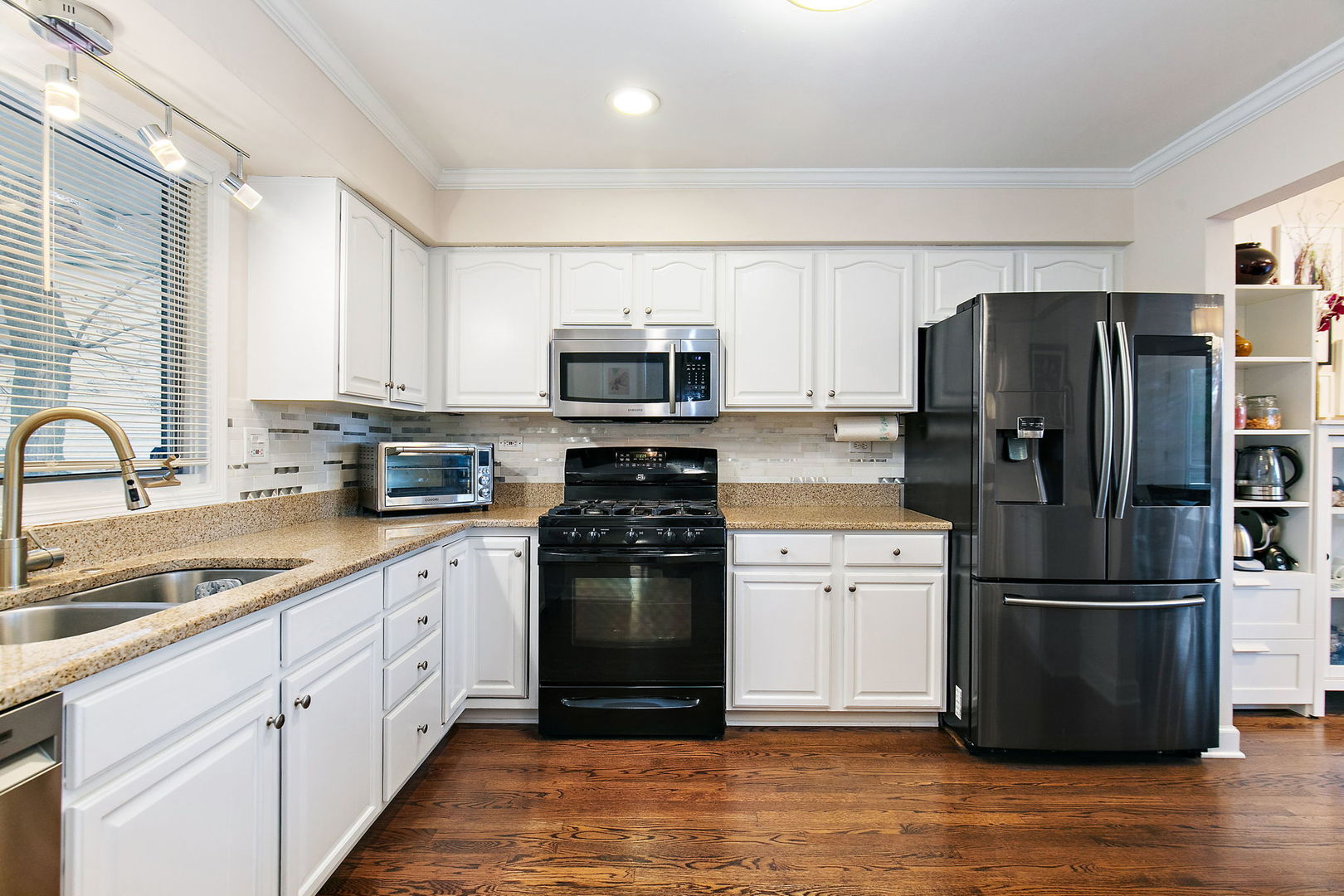 4931 CARRIAGE Drive, Gurnee, IL 60031