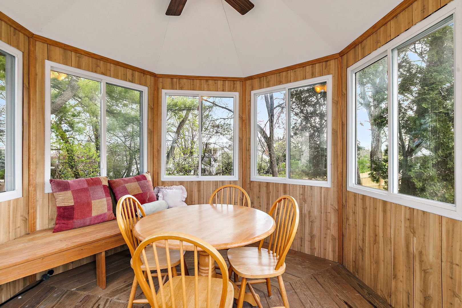 4931 CARRIAGE Drive, Gurnee, IL 60031