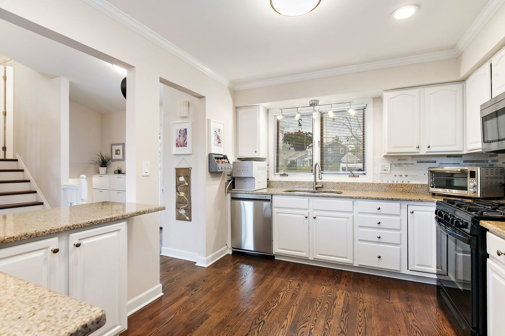 4931 CARRIAGE Drive, Gurnee, IL 60031