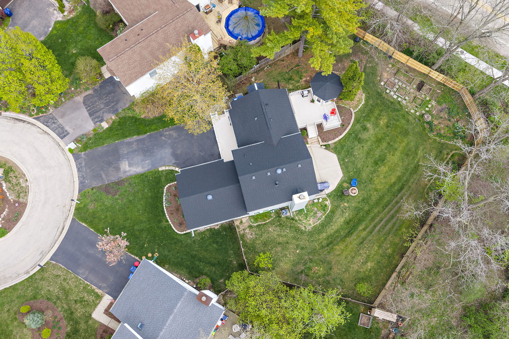 4931 CARRIAGE Drive, Gurnee, IL 60031