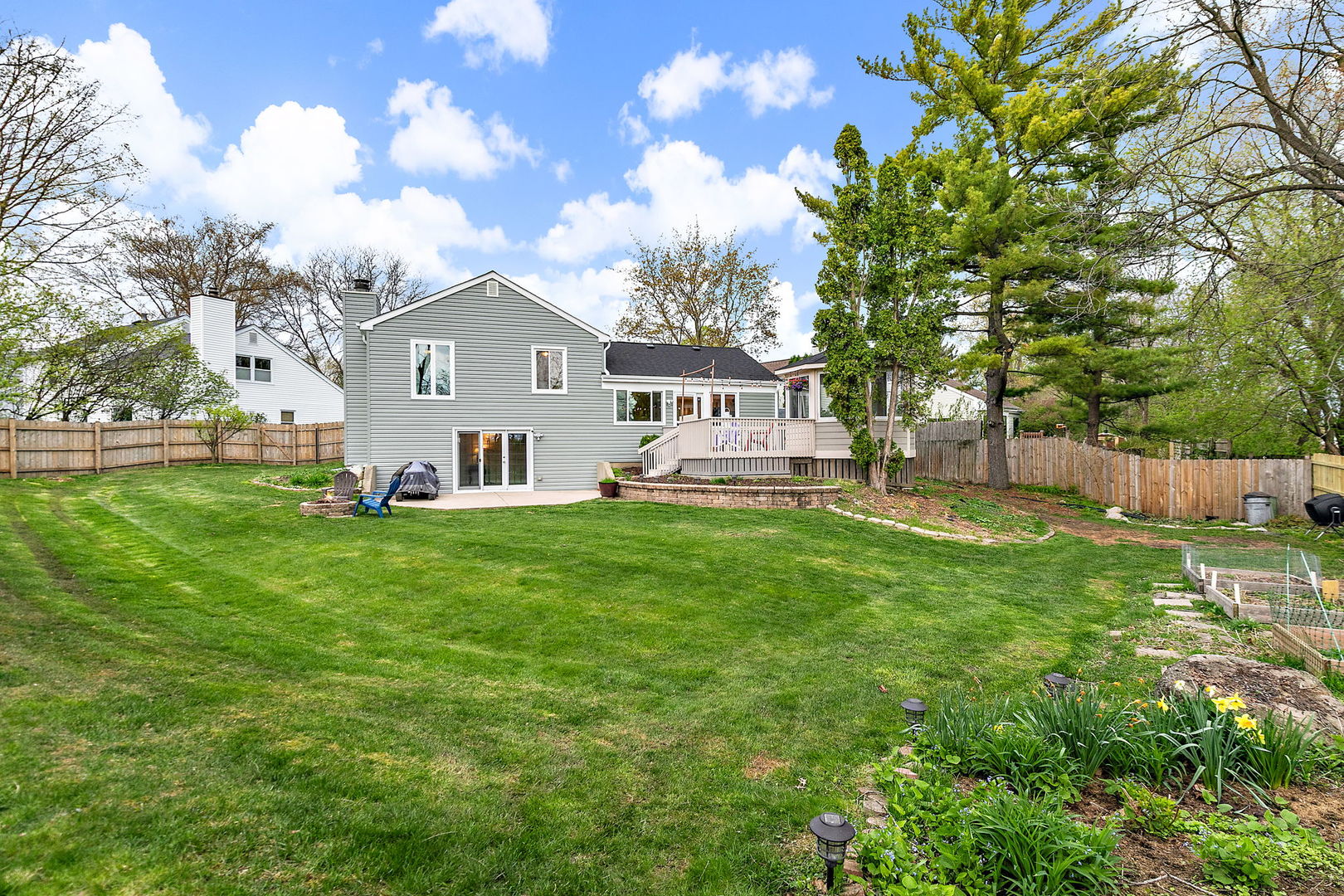 4931 CARRIAGE Drive, Gurnee, IL 60031