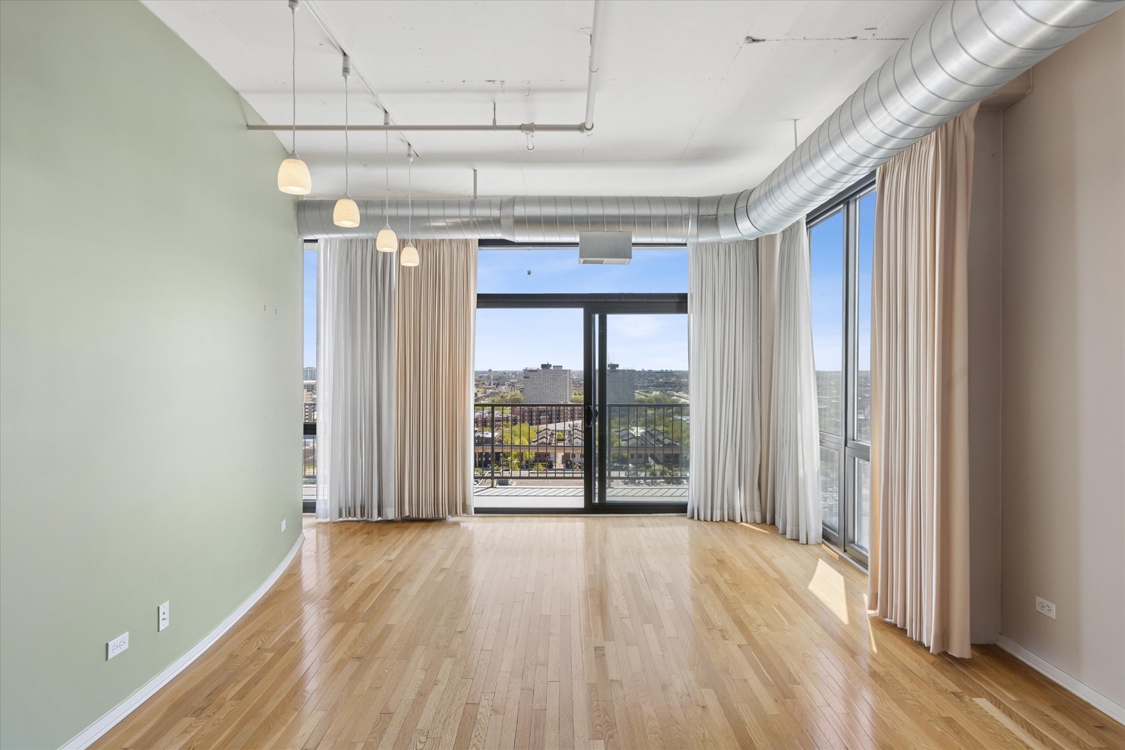 1530 S State Street #17R, Chicago, IL 60605