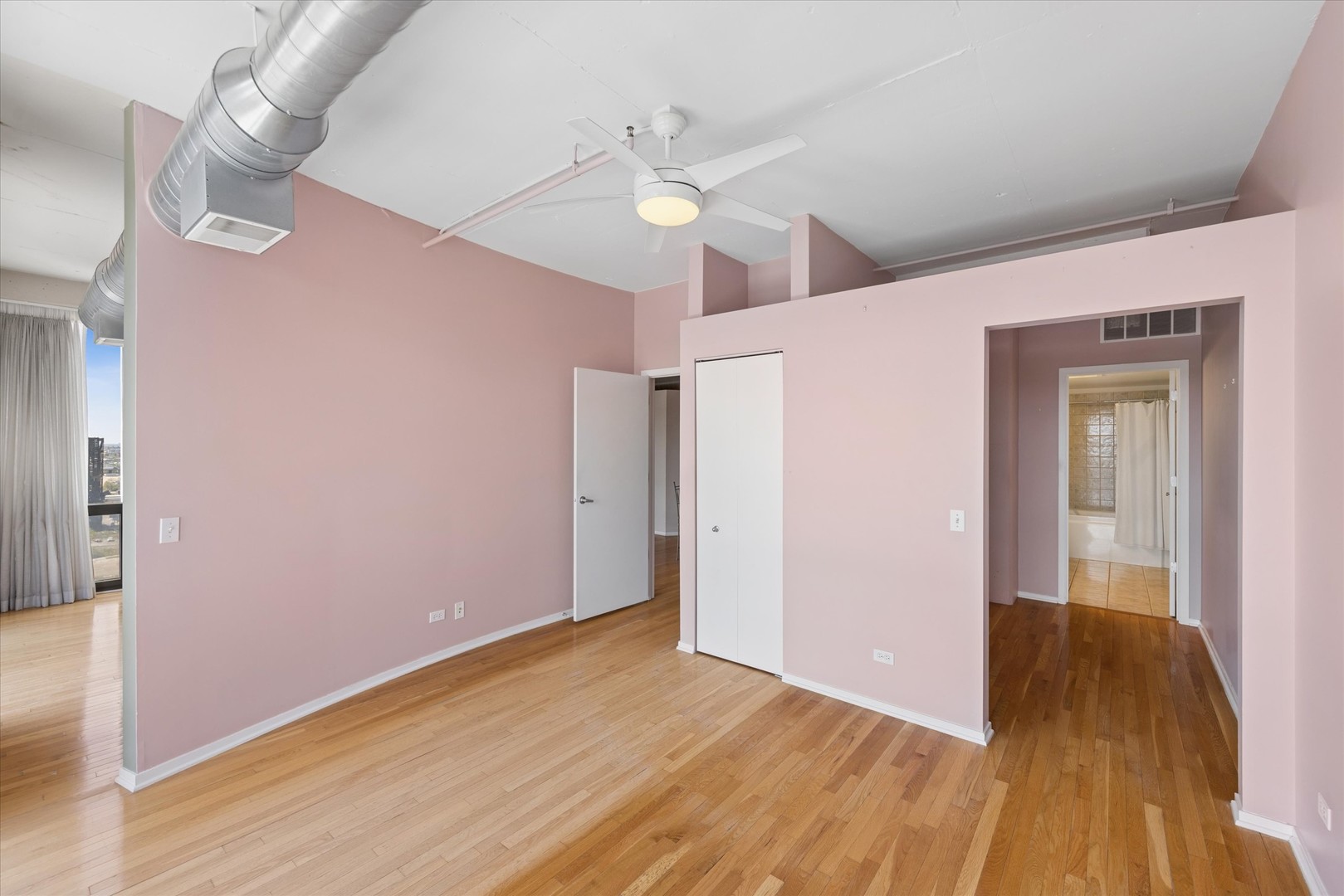 1530 S State Street #17R, Chicago, IL 60605