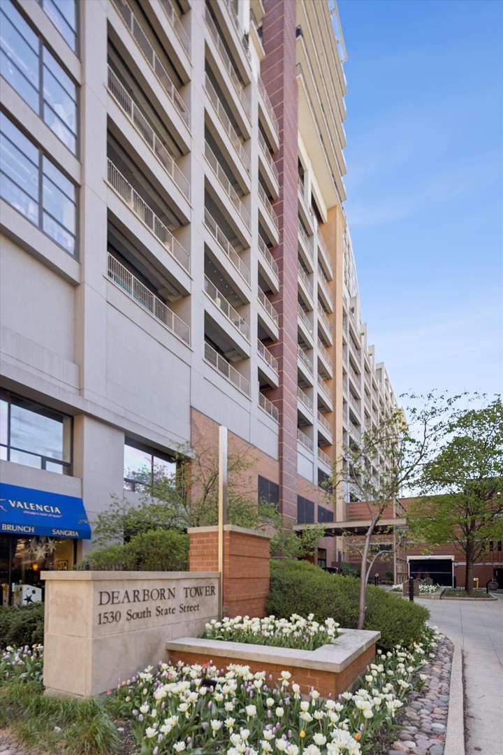 1530 S State Street #17R, Chicago, IL 60605