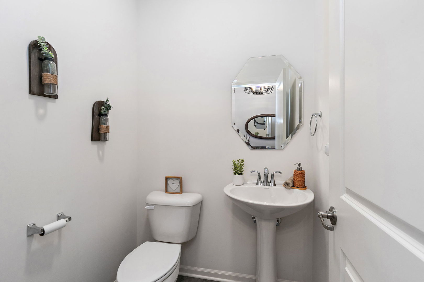 1204 Draper Road, McHenry, IL 60050