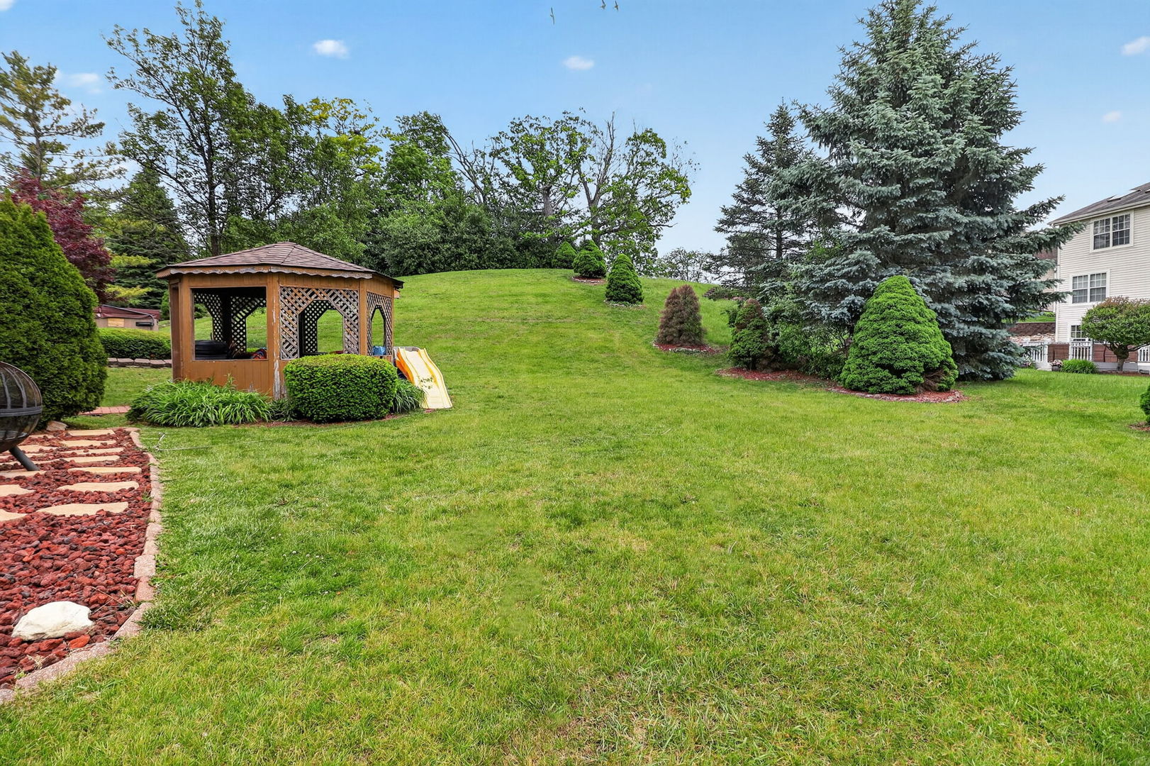 1001 Oak Ridge Drive, Streamwood, IL 60107