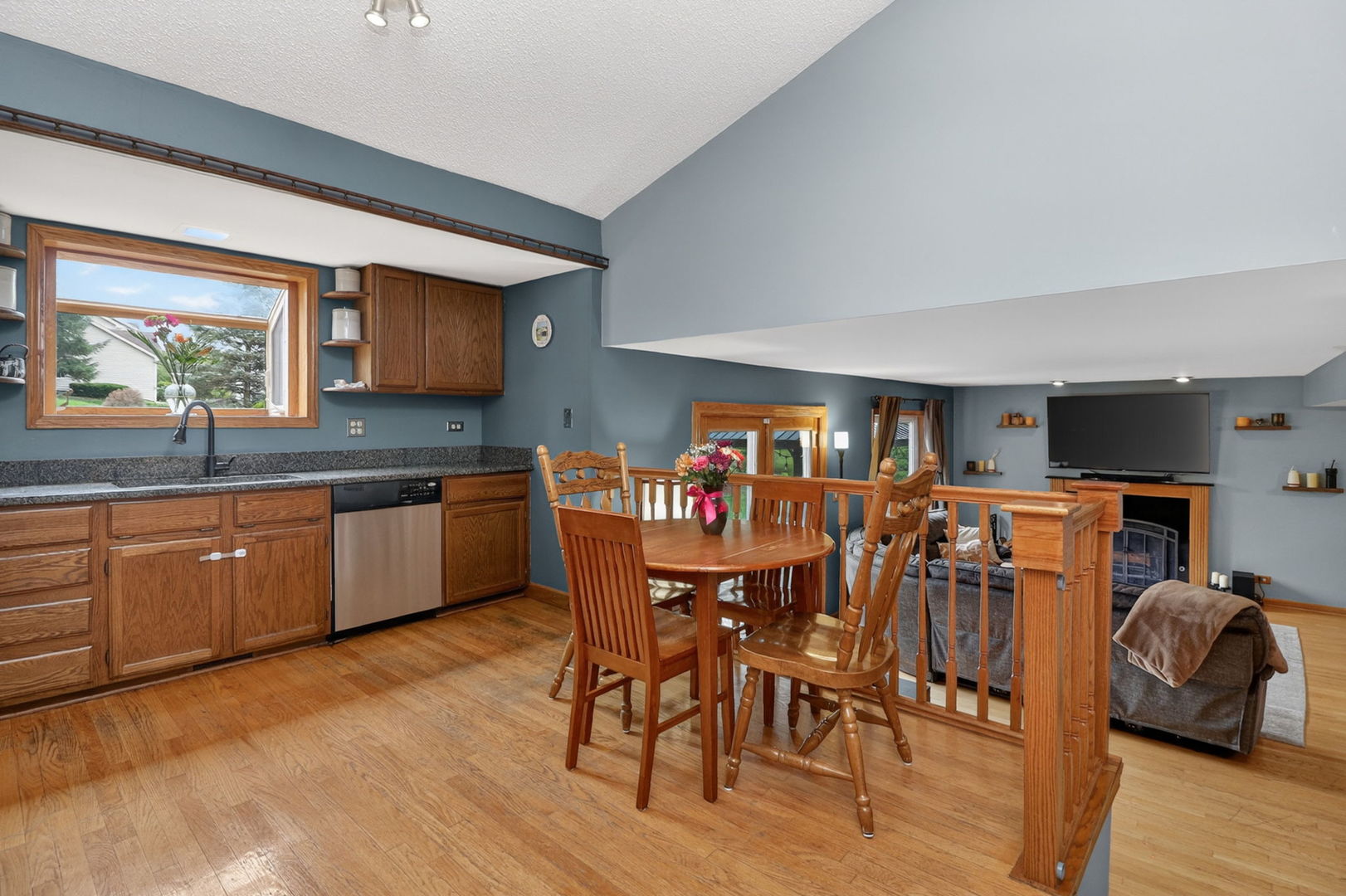 1001 Oak Ridge Drive, Streamwood, IL 60107