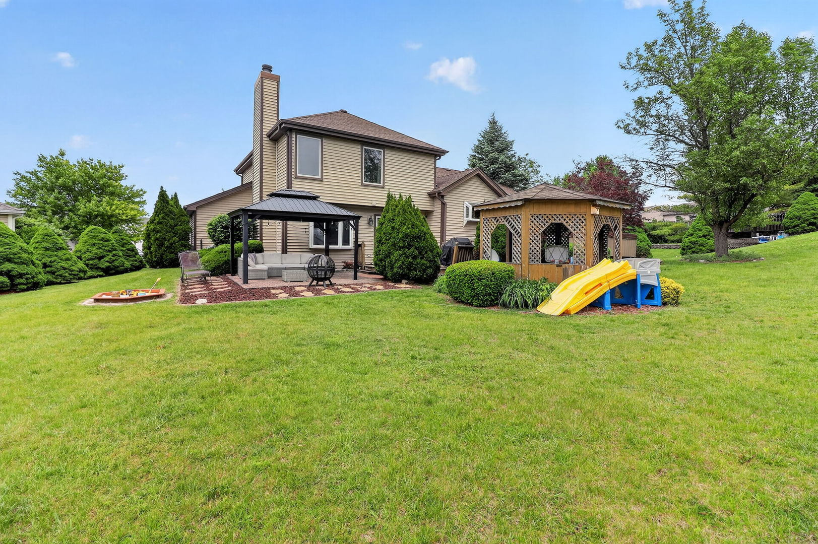 1001 Oak Ridge Drive, Streamwood, IL 60107