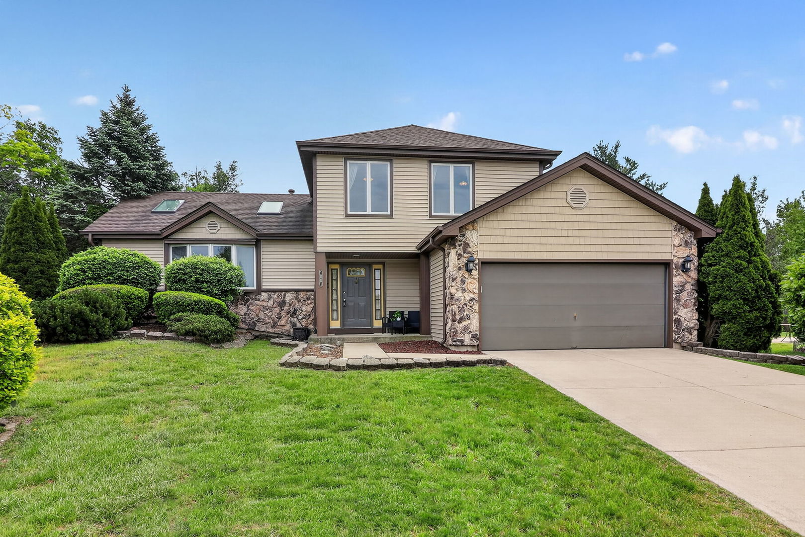 1001 Oak Ridge Drive, Streamwood, IL 60107