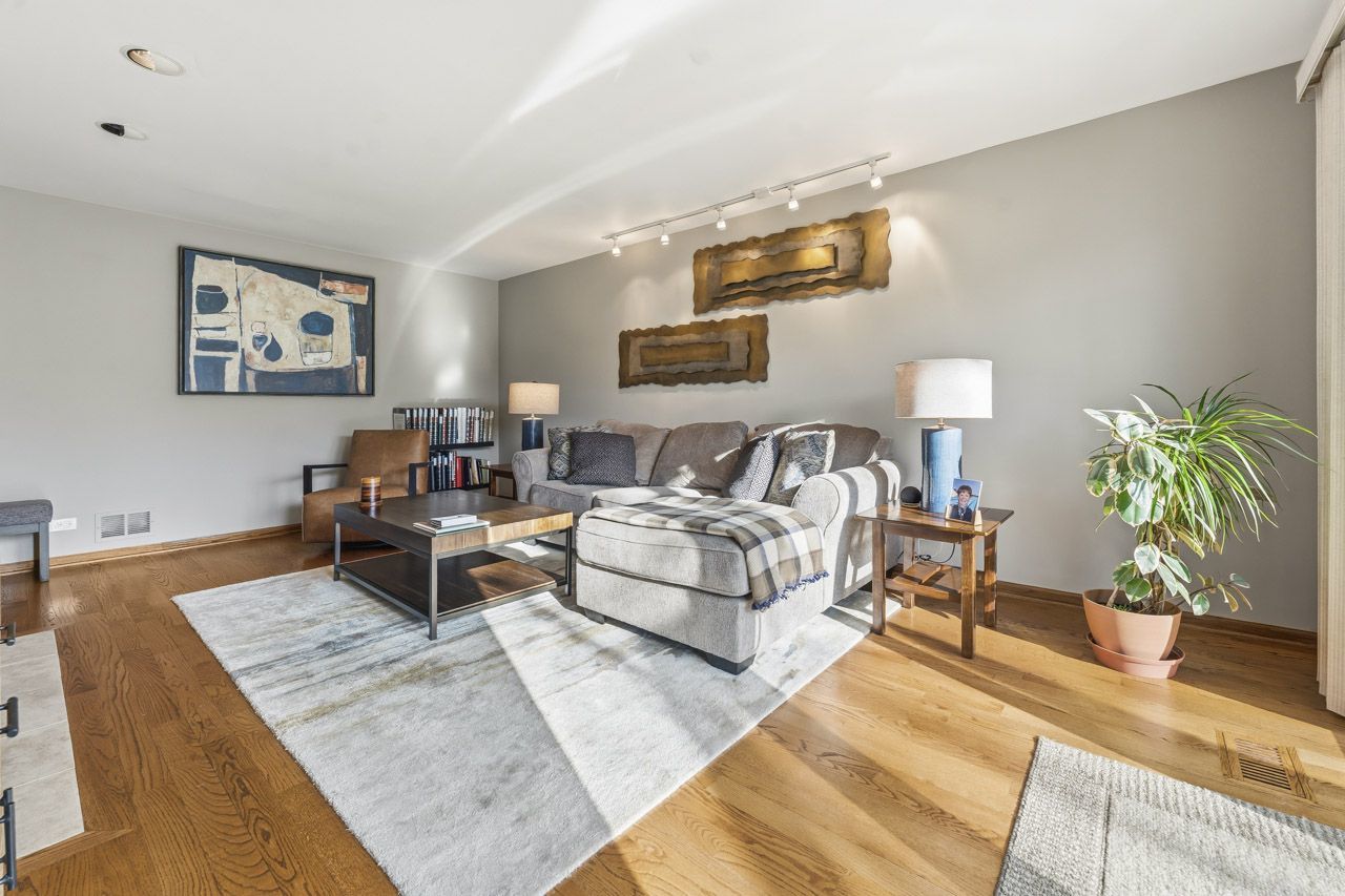 63 Country Club Drive, Prospect Heights, IL 60070