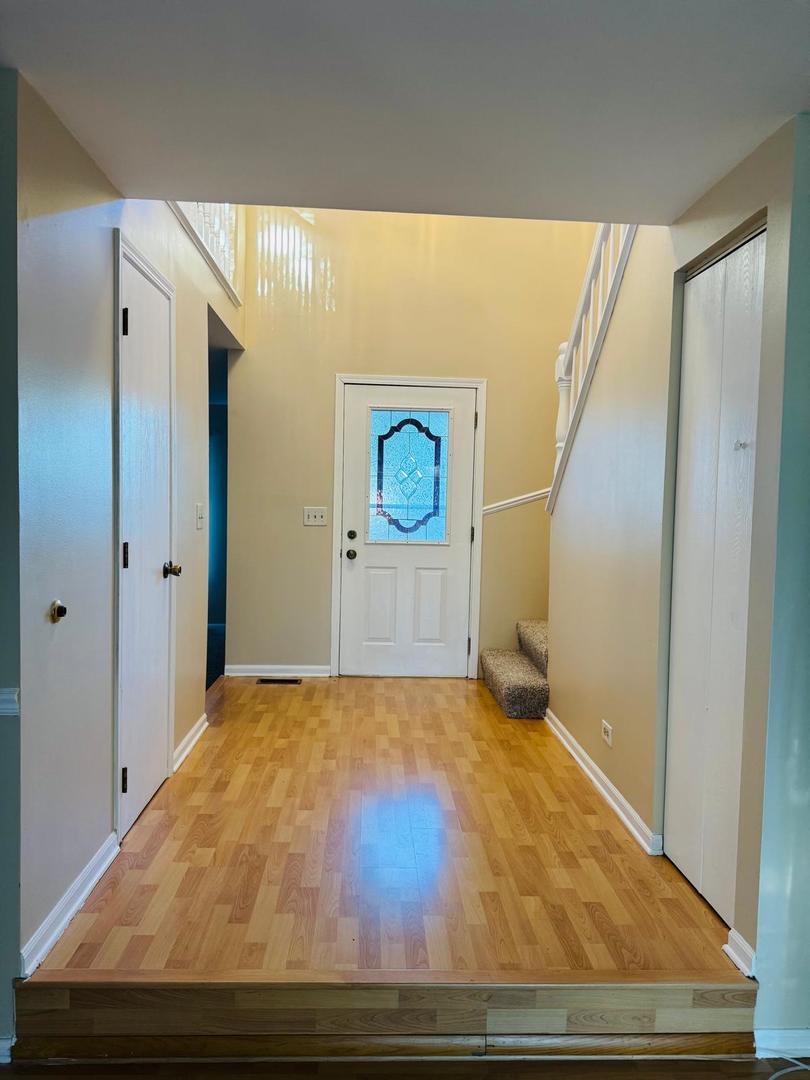 216 Iris Drive, Streamwood, IL 60107