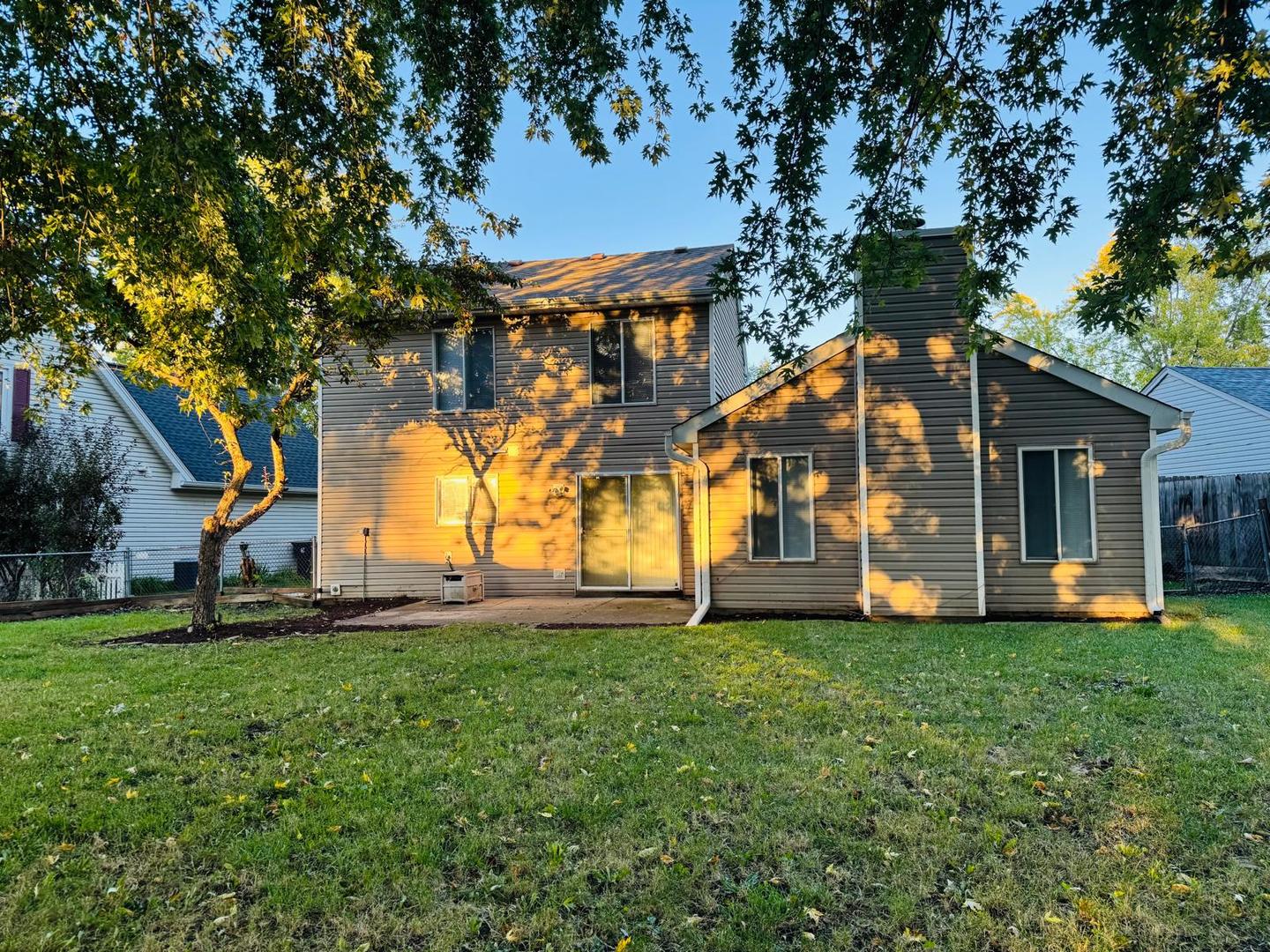 216 Iris Drive, Streamwood, IL 60107