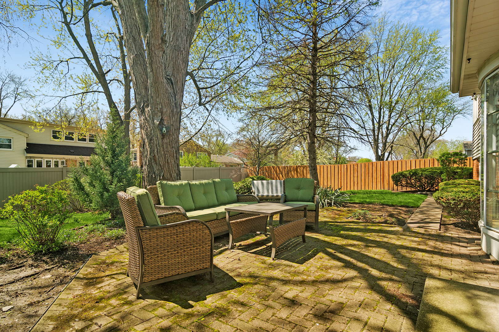 Arlington Heights, IL 60004