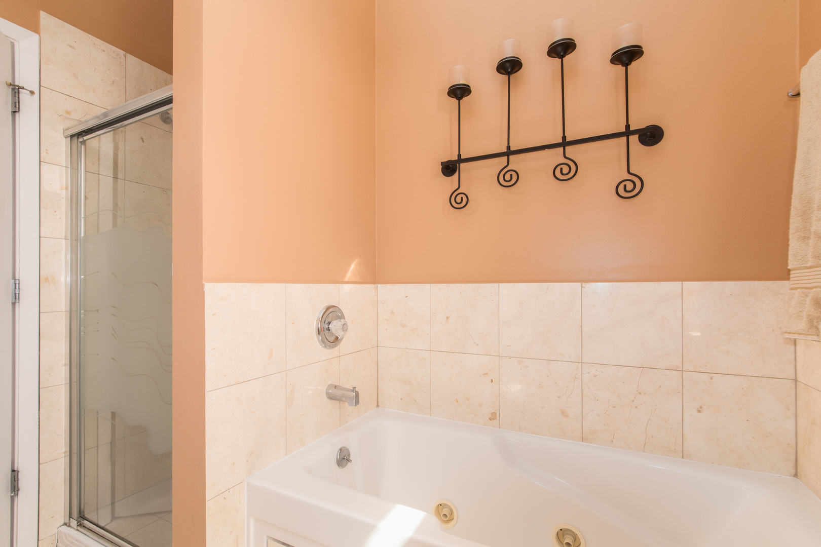 4770 N Manor Avenue #404, Chicago, IL 60625