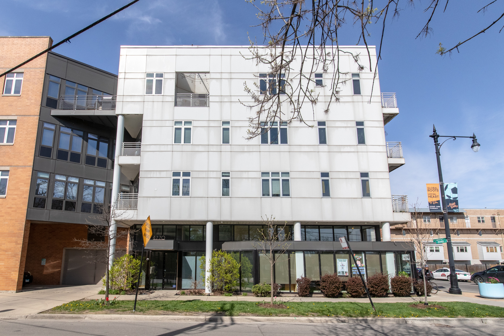 4770 N Manor Avenue #404, Chicago, IL 60625