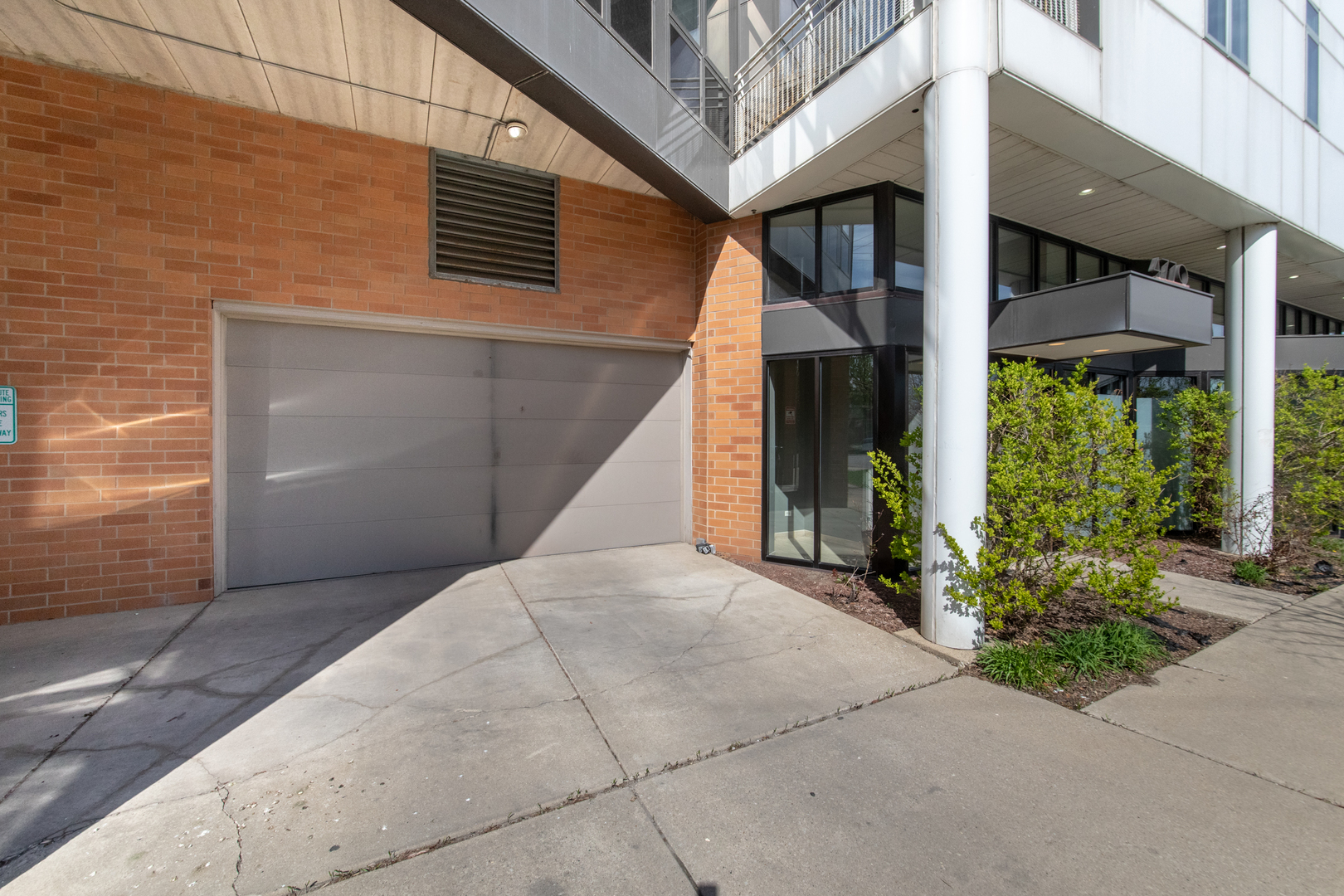 4770 N Manor Avenue #404, Chicago, IL 60625