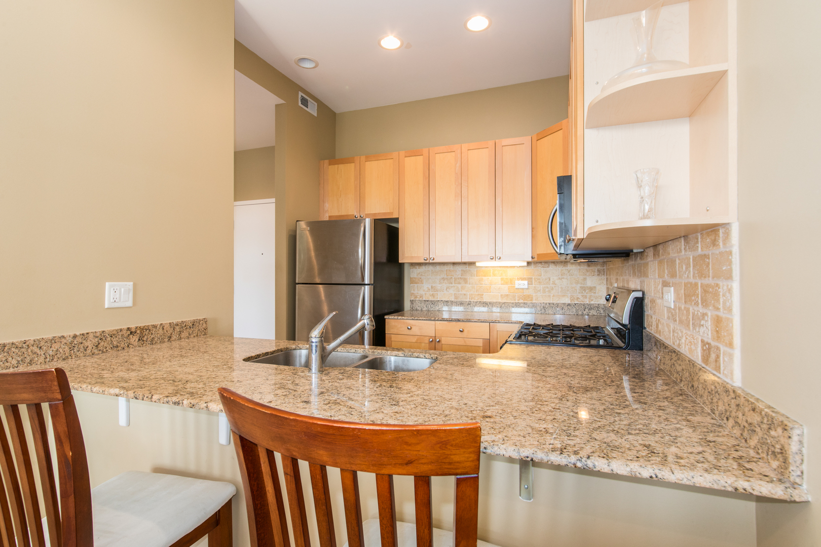 4770 N Manor Avenue #404, Chicago, IL 60625