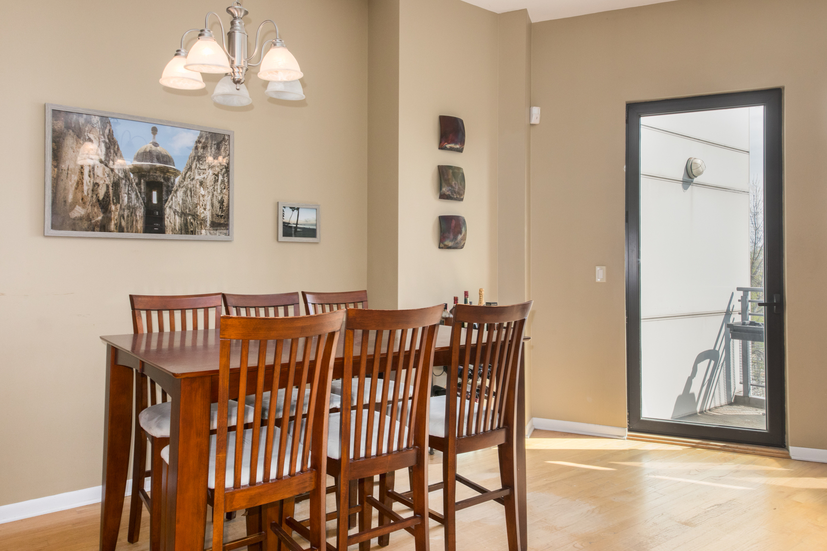 4770 N Manor Avenue #404, Chicago, IL 60625