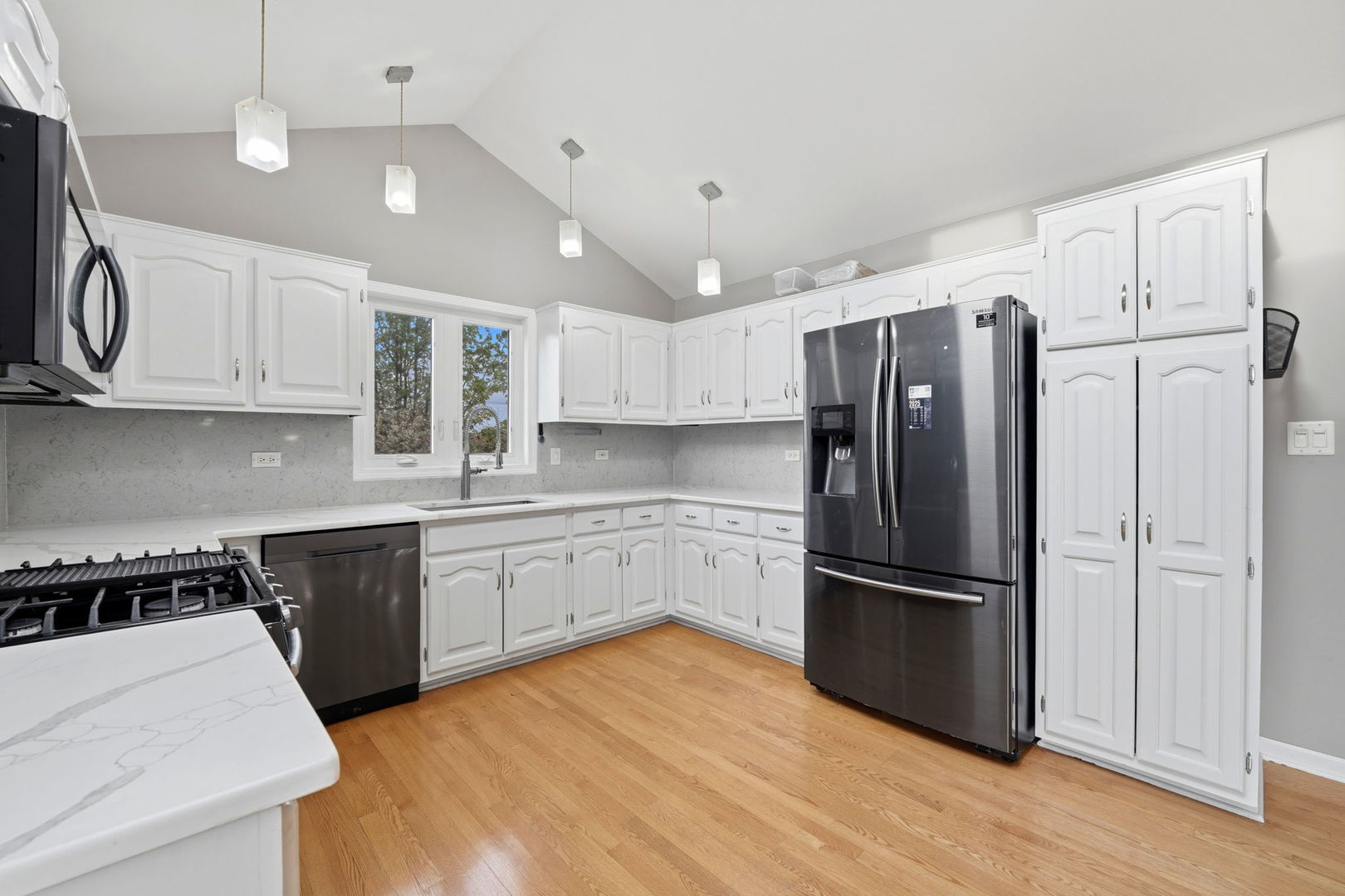 8920 Emerald Court, Hickory Hills, IL 60457