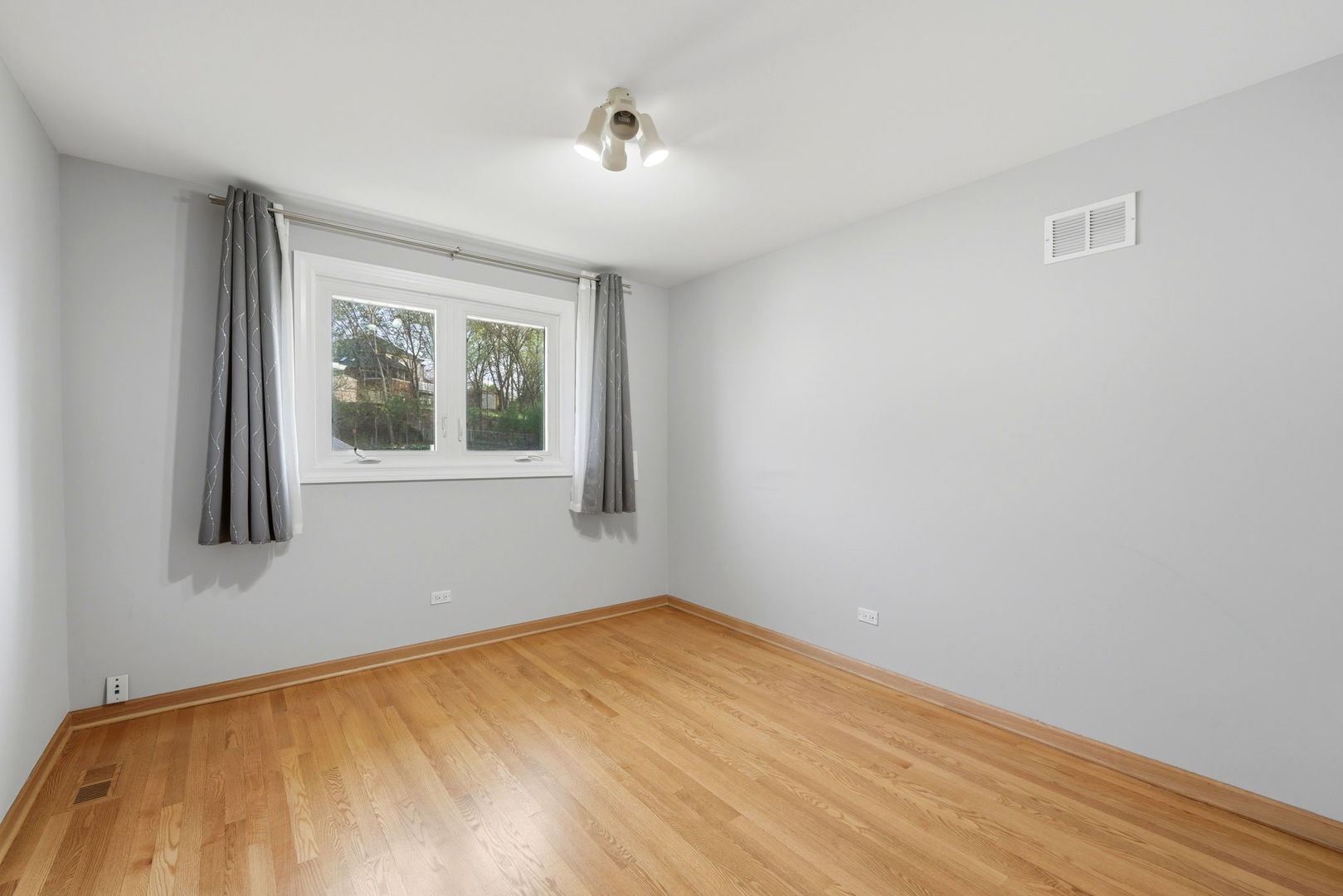 8920 Emerald Court, Hickory Hills, IL 60457