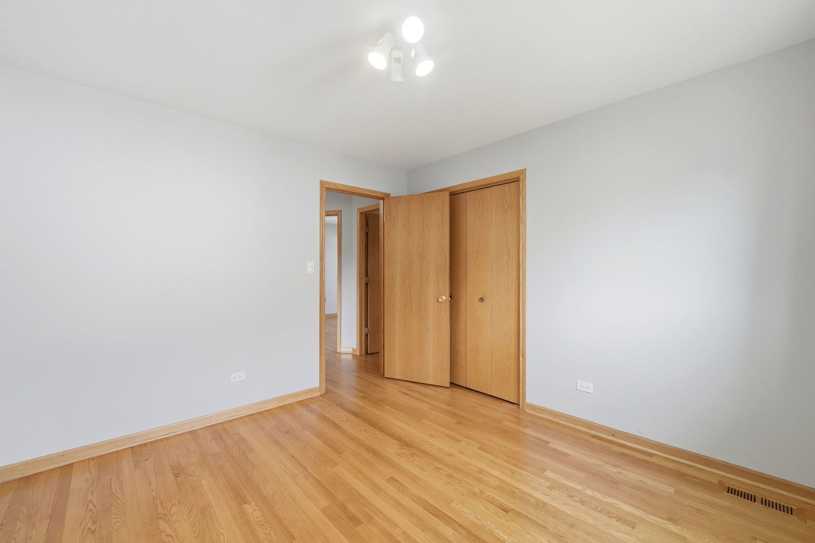 8920 Emerald Court, Hickory Hills, IL 60457