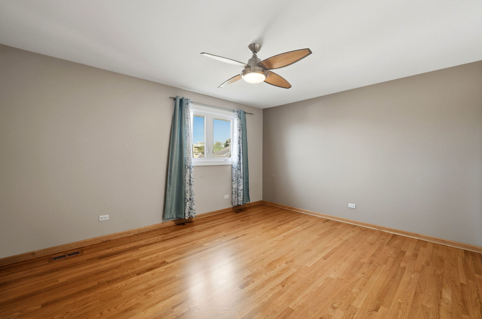 8920 Emerald Court, Hickory Hills, IL 60457