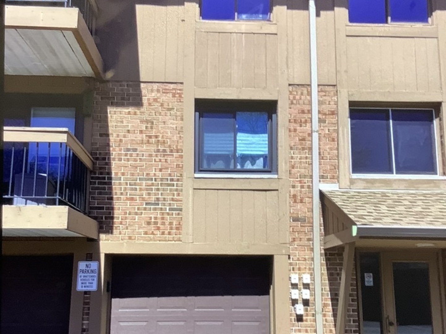 8090 Garfield Avenue #3-1, Burr Ridge, IL 60527