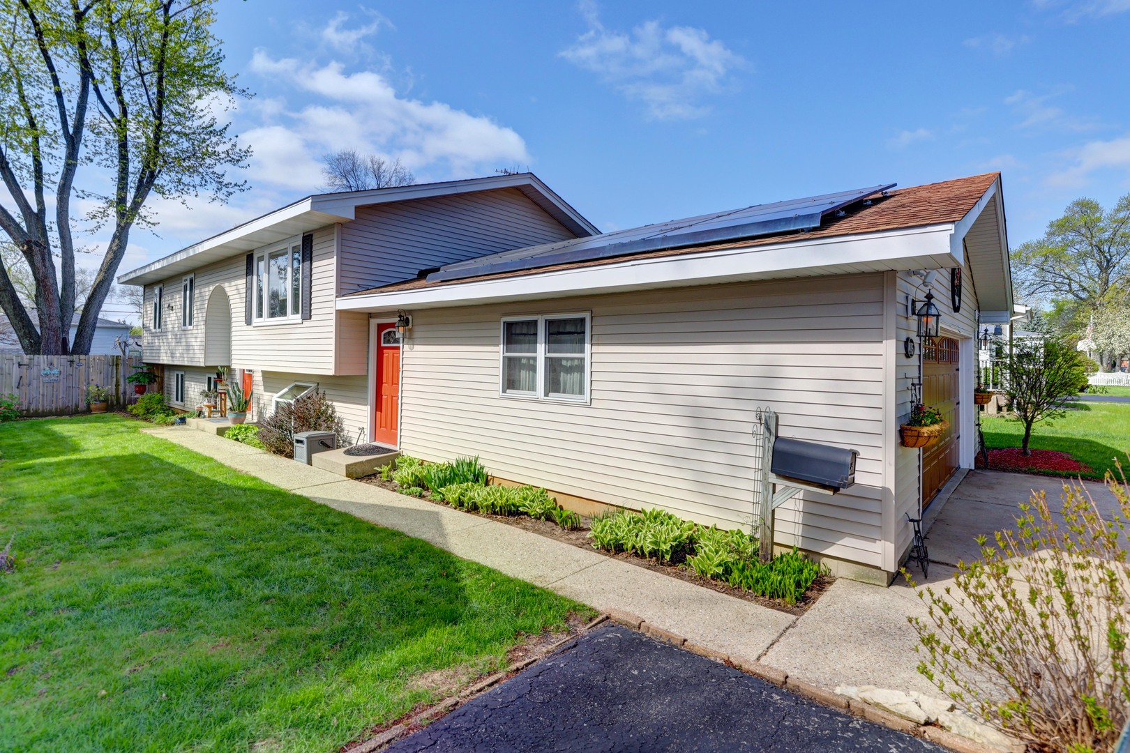 445 Golf Road, Crystal Lake, IL 60014