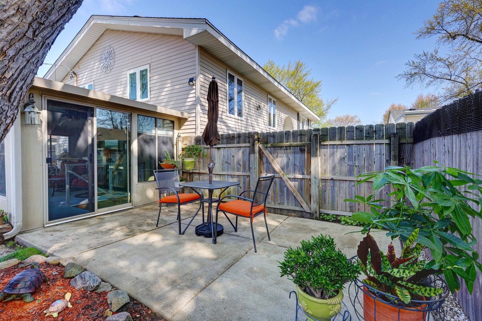 445 Golf Road, Crystal Lake, IL 60014