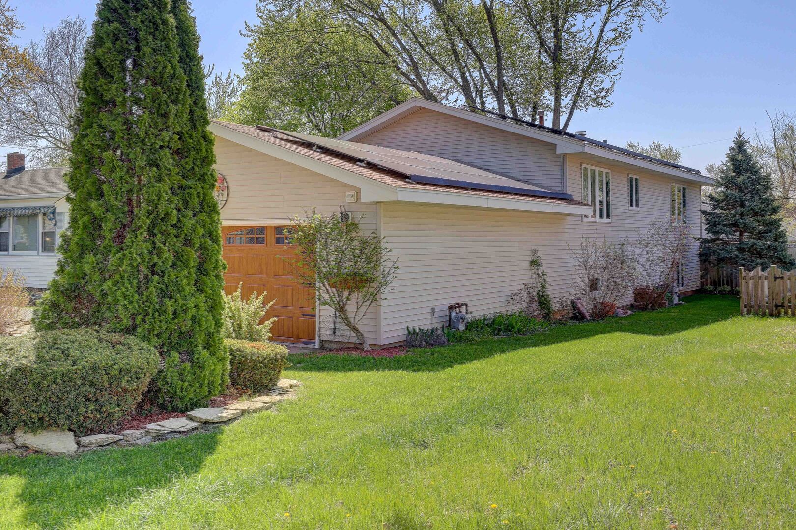 445 Golf Road, Crystal Lake, IL 60014