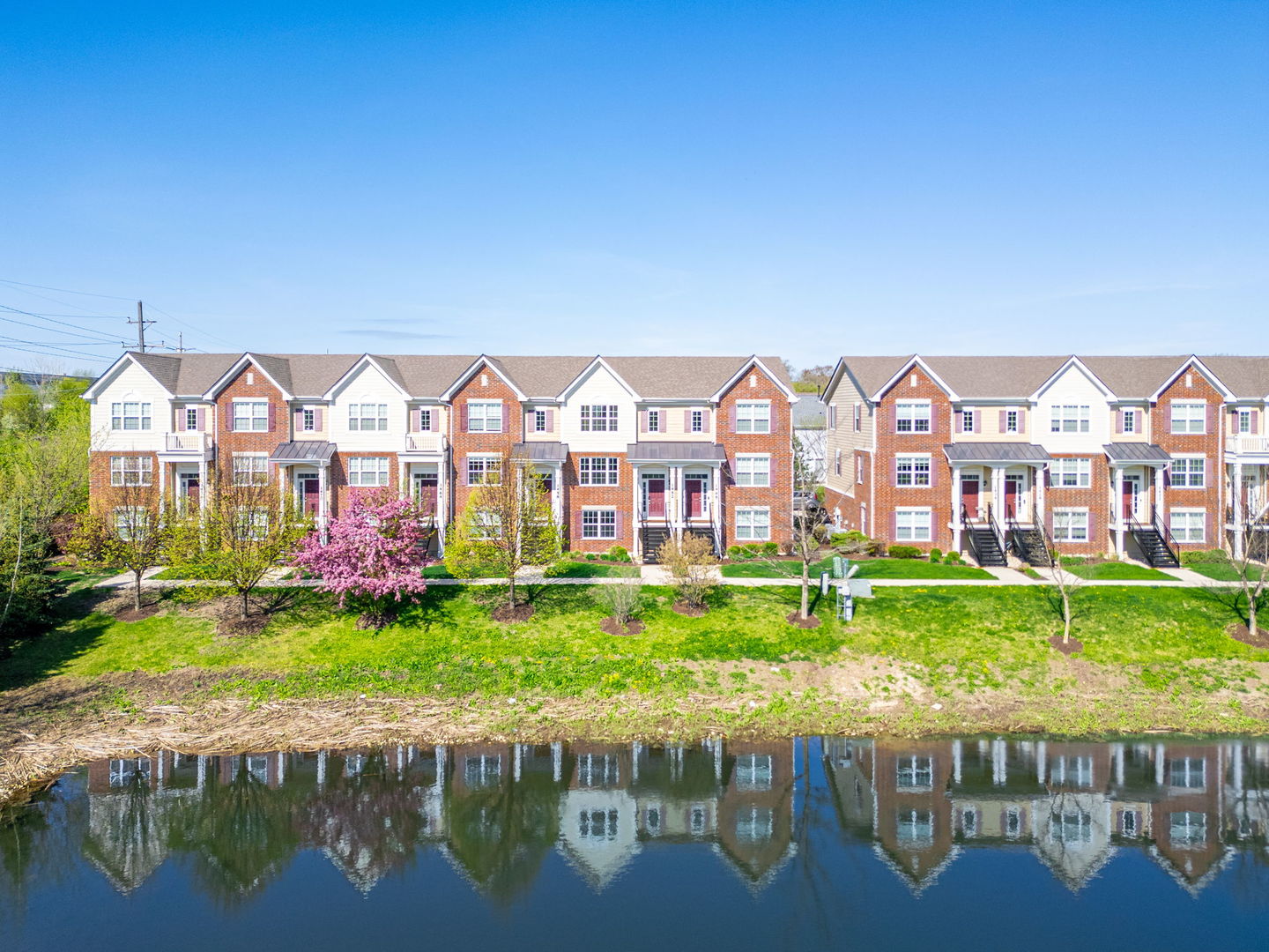 1452 Lakeridge Court, Mundelein, IL 60060