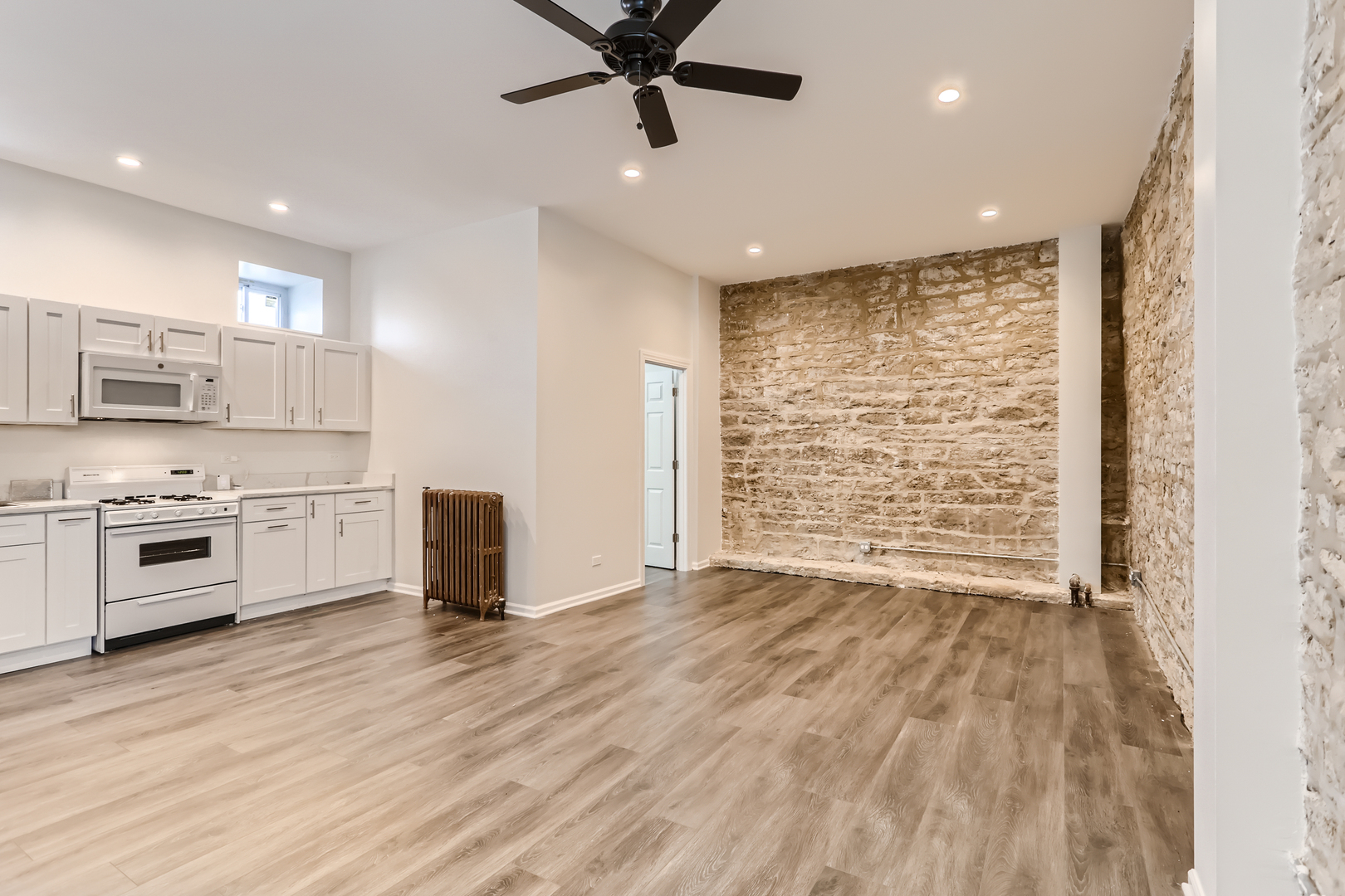 226 E Illinois Street #6, Lemont, IL 60439